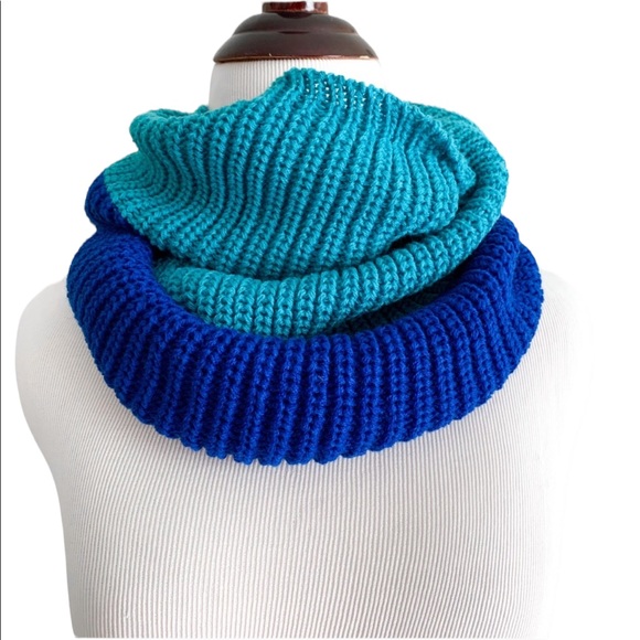 Blue Color Block Knit Sweater Infinity Scarf - Picture 3 of 7